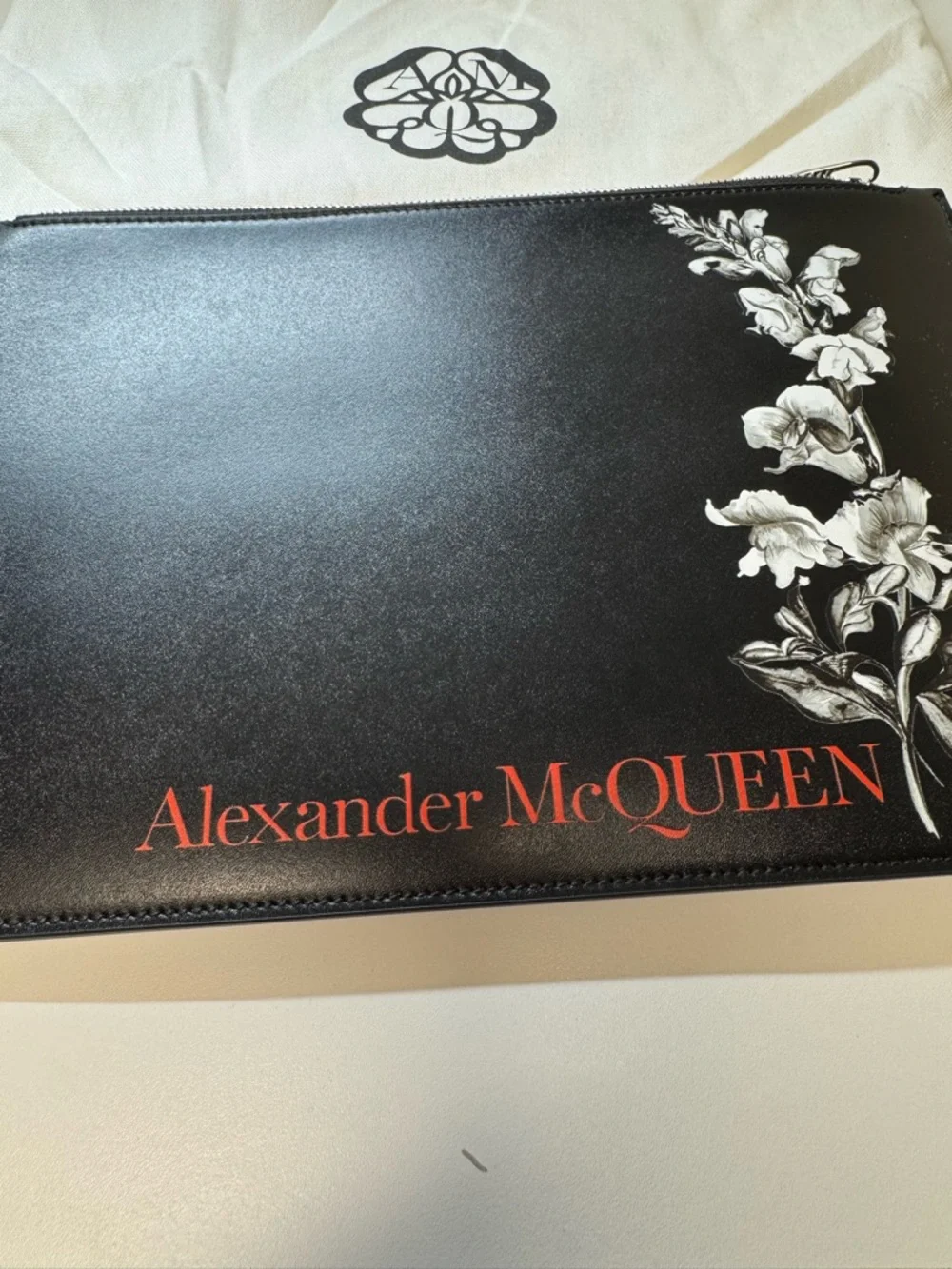 Alexander McQueen Limited Edition Black Leather Zip Clutch with COA - Like New - Picture 3 of 10